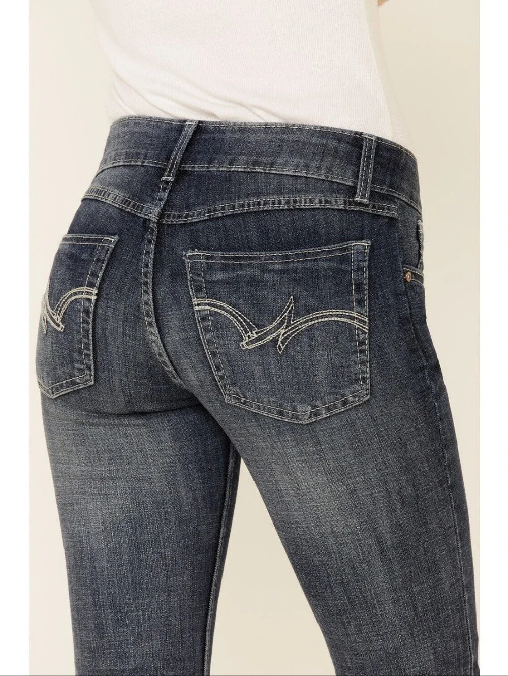 Wrangler Women's Juniors Medium Wash Straight Leg Jeans Size 3 (32 Length) New
